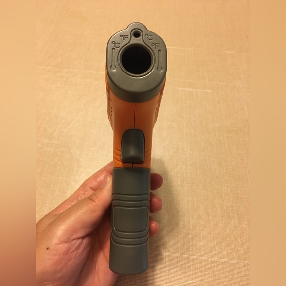 A infrared thermometer - Picture 6 of 6